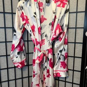 Apt. 9 Robe with Pink Floral Design